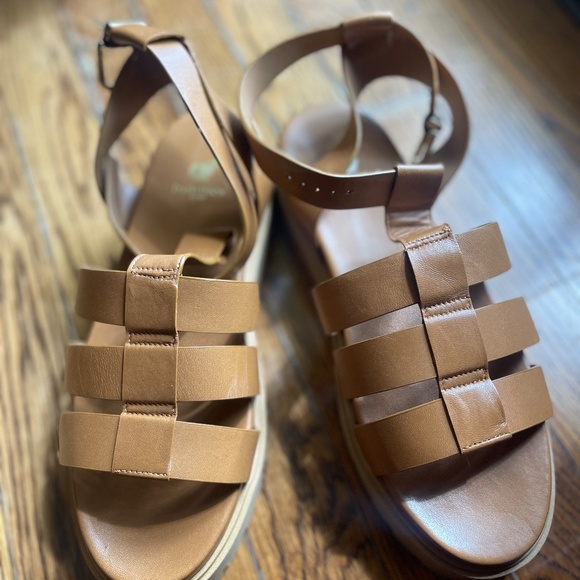 Bobbies Paris Platform Sandals - Picture 2 of 11